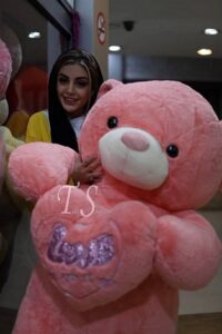 خرس گلبه ای ای قلب به دست 180 سانتی متری - تصویر 2